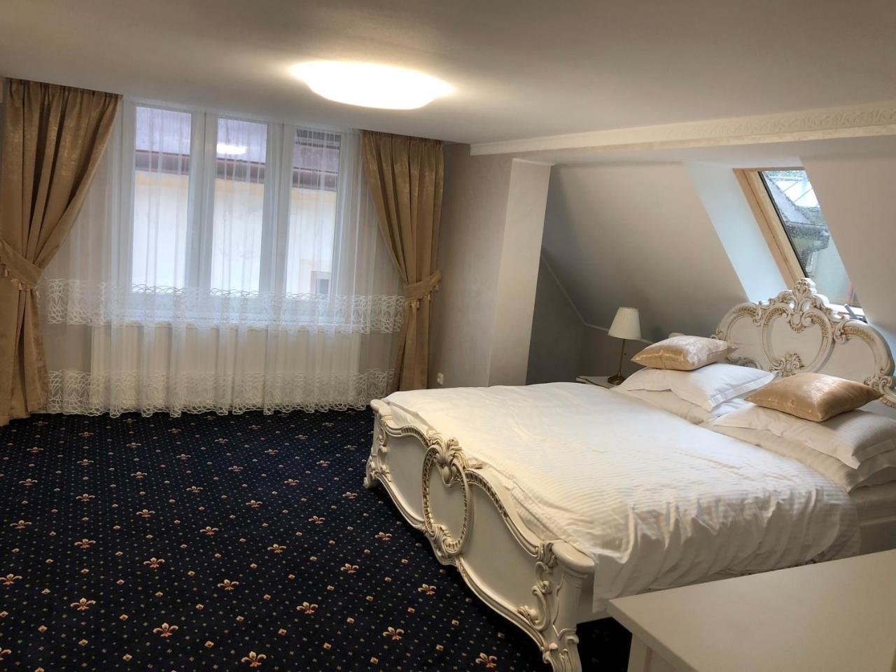 Ferienwohnung Ioannis Karlsbad Exterior foto